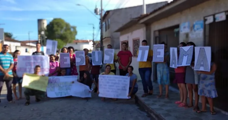Jovens da Assembleia de Deus em Freitas Neto, no Benedito Bentes, realizaram trabalho de evangelismo