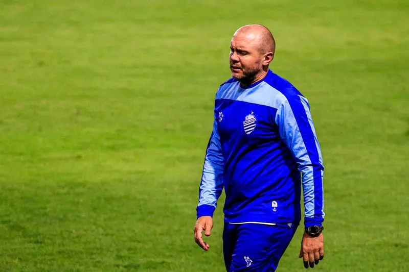 Mozart terá que se reinventar para superar adversidades e montar equipe que entrará em campo amanhã