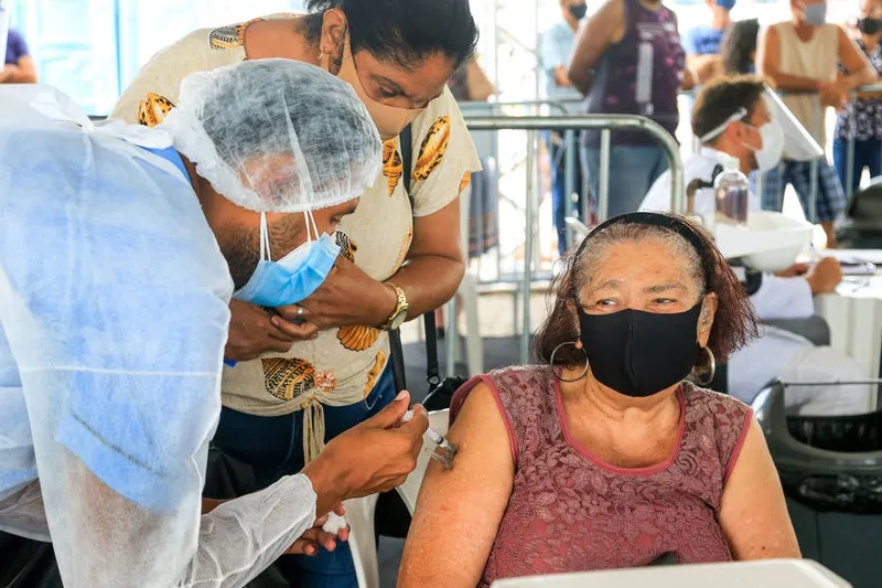 Capital vai receber 4.460 vacinas que serão destinados aos idosos com 78 anos ou mais e profissionais da saúde