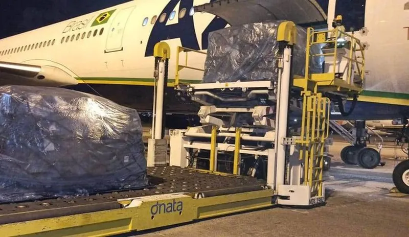 A companhia aérea Azul iniciou a distribuição dos kits nessa segunda-feira (29)

