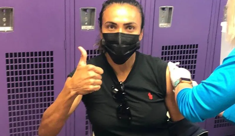 Imagem ilustrativa da imagem Marta é vacinada contra Covid nos Estados Unidos