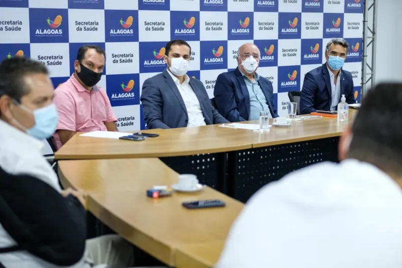 Reunião ontem com representantes do Estado, Prefeitura de Maceió e empresários