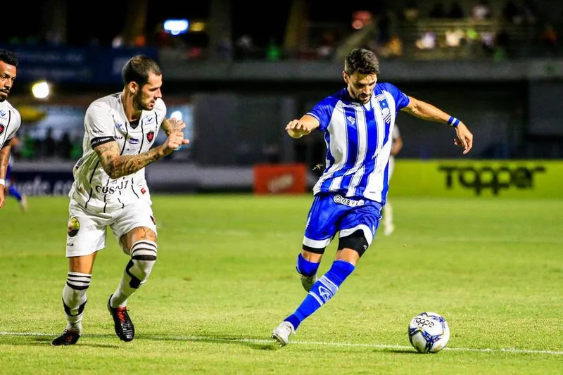 Pimpão em ação pela Copa do Nordeste 2020, contra outro time paraibano: o Botafogo