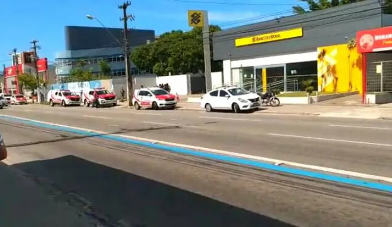 Imagem ilustrativa da imagem POLÍCIA PRENDE TRÊS SUSPEITOS DE RENDER VIGILANTES DE AGÊNCIA BANCÁRIA NO FAROL