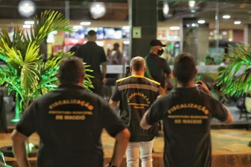 No total, foram emitidas cinco notificações da Secretaria e da Vigilância Sanitária