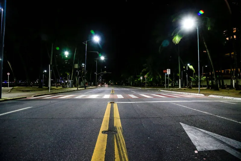 Avenida Álvaro Otacílio, que costumava ter uma certa movimentação no horário, ficou praticamente deserta no primeiro dia do toque de recolher