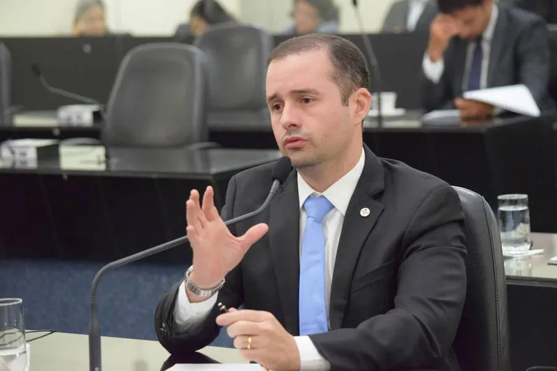 Deputado Bruno Toledo chama atenção principalmente para a questão da prisão em flagrante de parlamentar