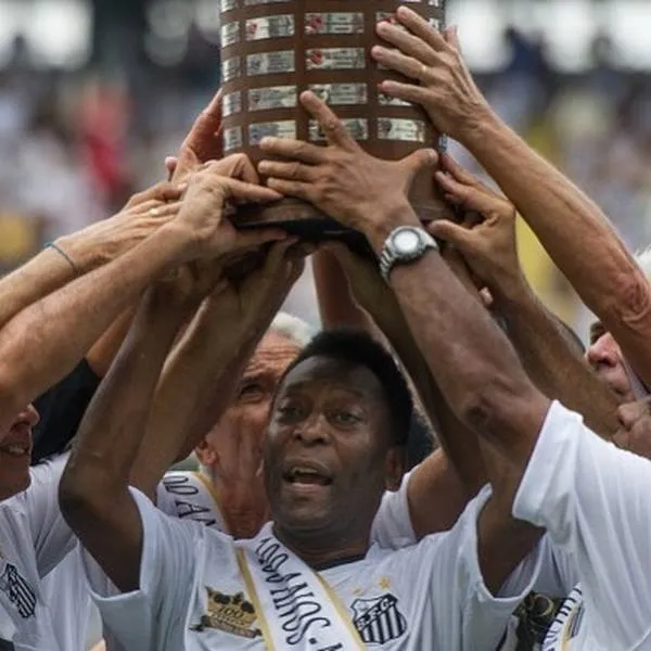 Pelé fez história no Santos ao se tornar o maior jogador da história do clube que completou 109 anos
