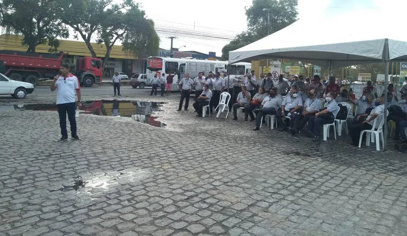 Imagem ilustrativa da imagem RODOVIÁRIOS DA CIDADE DE MACEIÓ ATRASAM SAÍDA DE ÔNIBUS