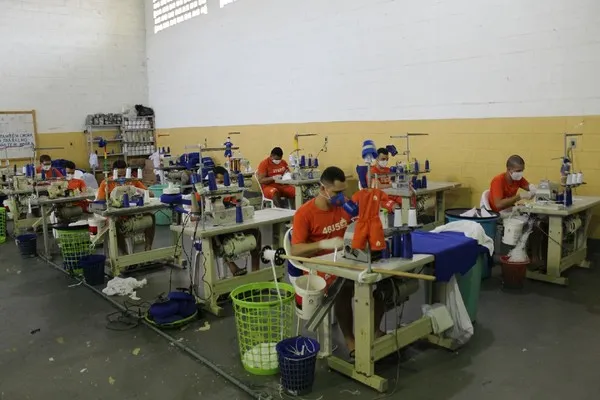 Presos e servidores do sistema prisional devem ser imunizados contra Covid-19