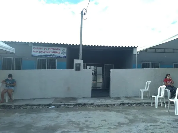 Servidores paralisam atividades reivindicando a normalização do pagamento pelo município, que está em atraso