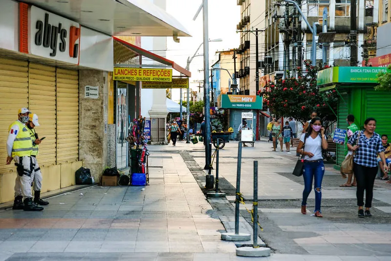 Lojas do Centro de Maceió seguem fechadas em parte da semana por conta do decreto que colocou AL na fase vermelha