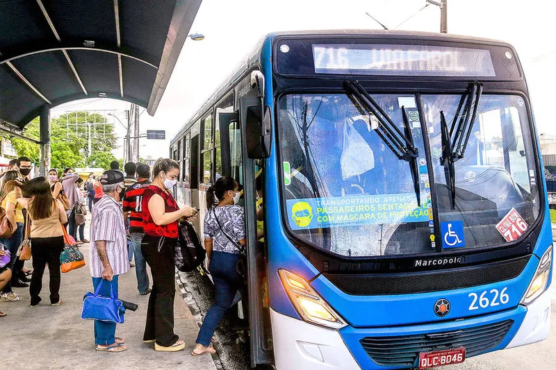 Imagem ilustrativa da imagem SMTT NOTIFICA EMPRESAS DE ÔNIBUS POR EXCESSO DE PASSAGEIROS