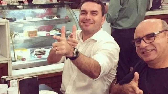 Queiroz afirmou que recebia parte dos salários dos colegas de gabinete de Flávio, no Rio