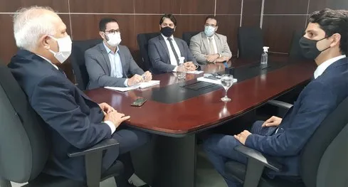 Presidente do TRE/AL, Otávio Praxedes, e juiz eleitoral de Campo Grande discutem pleito