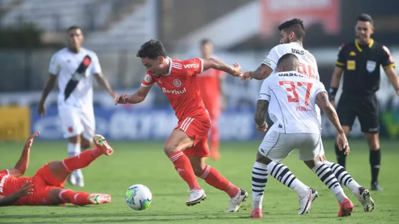 Vasco x Internacional foi disputado em São Januário, no último domingo (14)