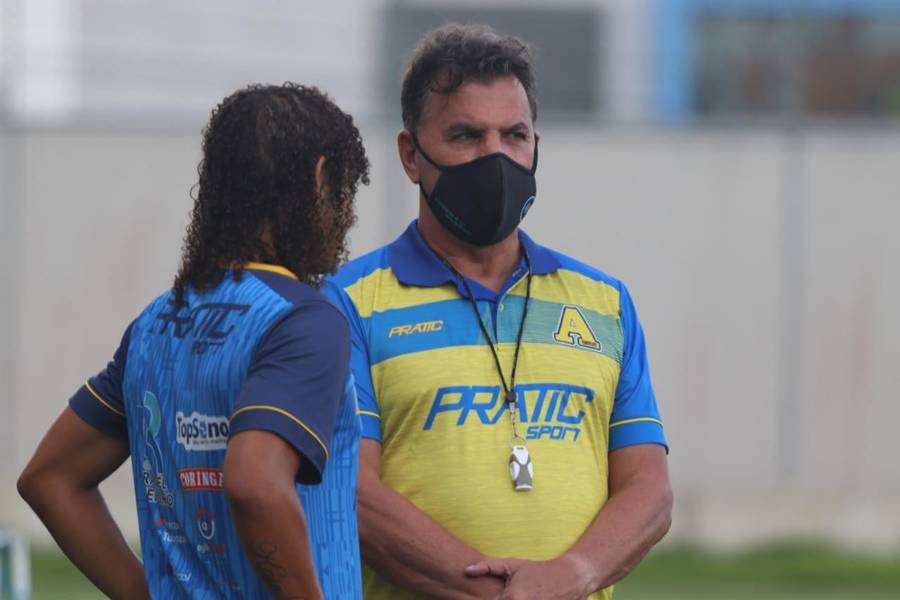Estevam Soares não perdeu tempo e iniciou os trabalhos com tudo