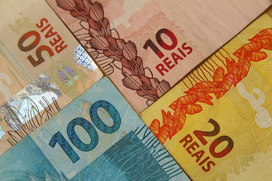 A transferência de renda, que variou de R$ 300 a R$ 1.200, beneficiou 67,9 mi de pessoas