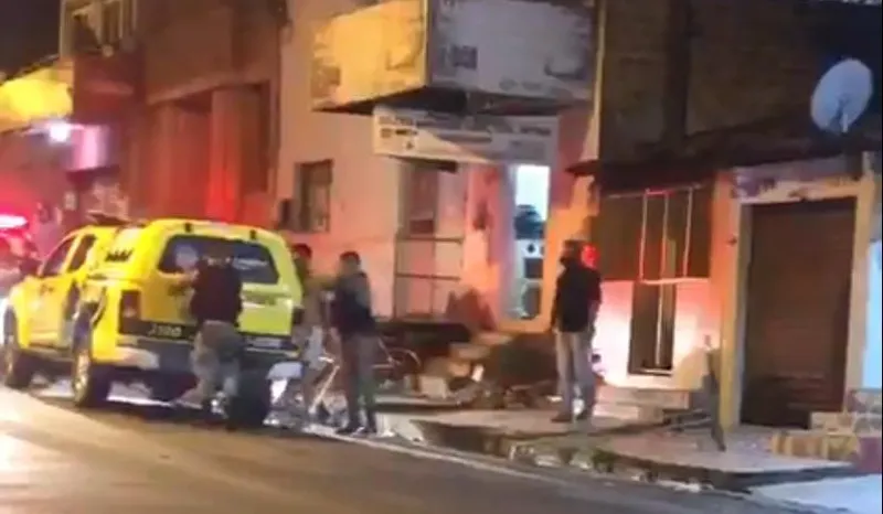 Policiais militares foram filmados agredindo parte de uma família na Chã de Bebedouro durante uma ocorrência
