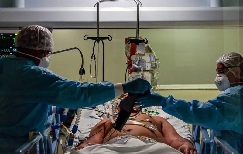 A média móvel de mortes por Covid atingiu o pico de 24 óbitos por dia, no dia 15 de abril