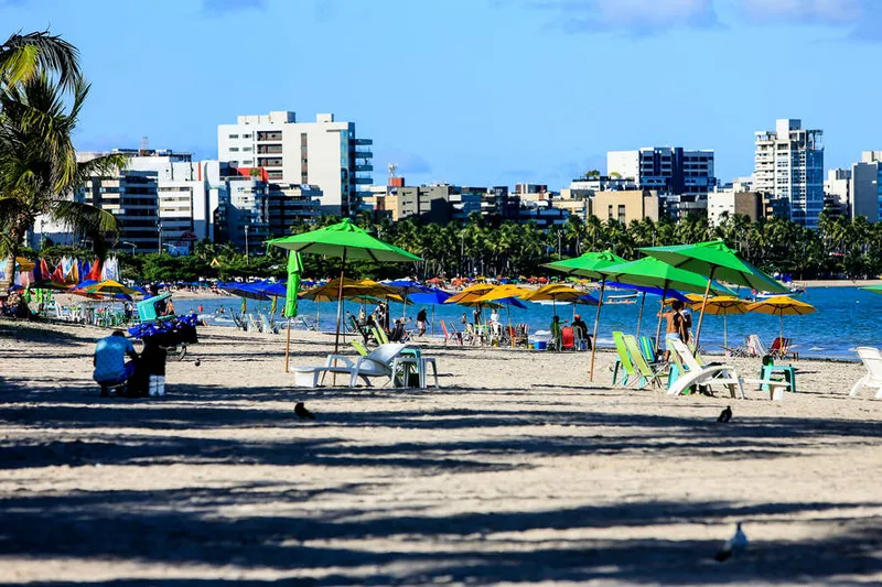 As praias e o calçadão da orla marítima também ficam liberados para uso aos finais de semana pela população