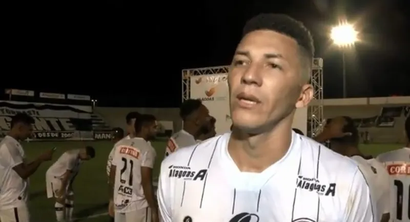 Zagueiro Marcelo finalizou seu período de isolamento, após contrair a Covid-19, e já voltou a treinar no ASA