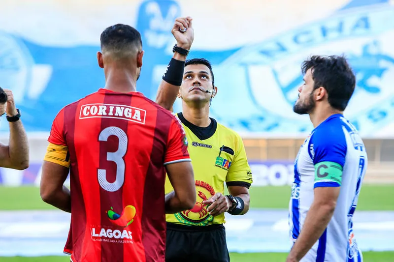 Maceió, 01 de maio de 2021
Lance do jogo entre CSA e CRB. Partida válida pela 8ª rodada da Campeonato Alagoano, Série A 2021, realizada no Estádio Rei Pelé em Maceió. Alagoas – Brasil.
Foto: Ailton Cruz