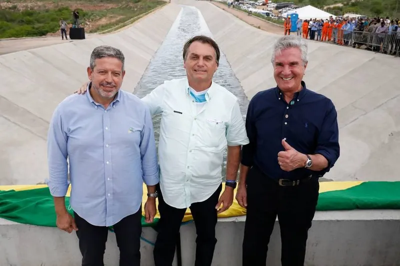 Imagem ilustrativa da imagem BOLSONARO E COLLOR ENTREGAM IV TRECHO DO CANAL DO SERTÃO
