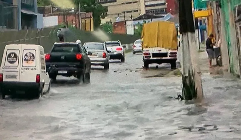 Imagem ilustrativa da imagem CHUVAS CAUSAM DESLIZAMENTOS E ALAGAMENTOS EM MACEIÓ