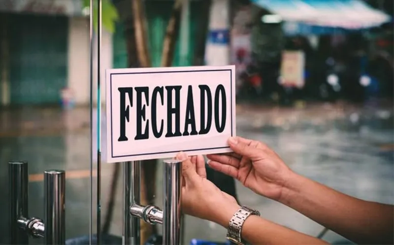 Os pedidos de falência no setor de serviços chegaram a quase dobrar em março