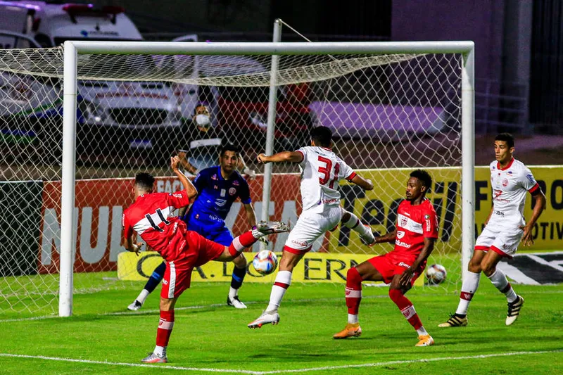 Maceió, 21 de novembro de 2020 
Lance do jogo entre CRB X Náutico. Partida válida pela 22ª rodada do Campeonato Brasileiro da Série B de 2020, realizada no Estádio Rei Pelé. Alagoas - Brasil.
Foto: Ailton Cruz