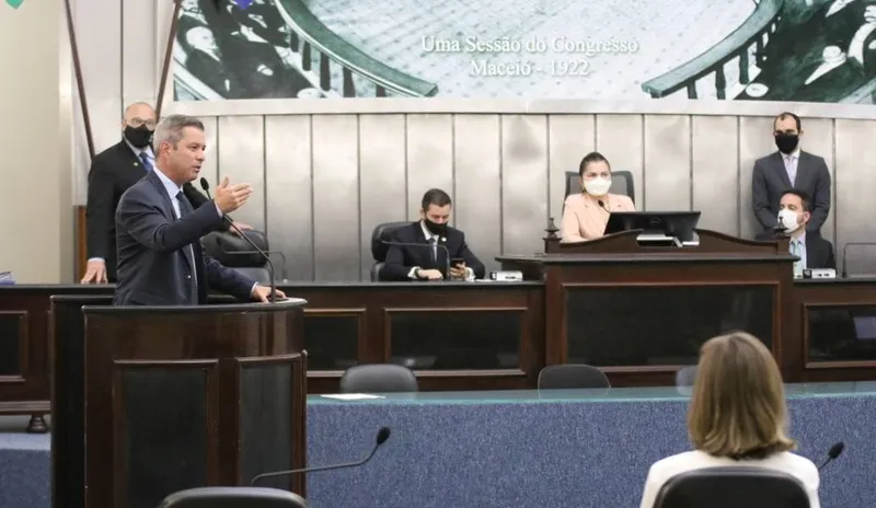 Imagem ilustrativa da imagem DEPUTADO ACUSA GOVERNADOR DE MENTIR SOBRE VACINAÇÃO