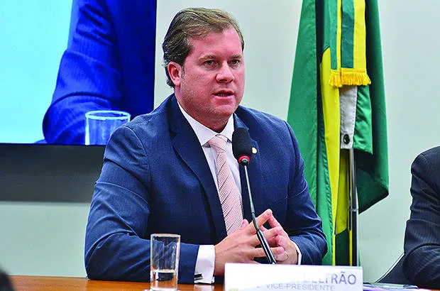 Imagem ilustrativa da imagem DEPUTADOS ALAGOANOS APOIAM QUEDA DA LEI DE SEGURANÇA NACIONAL