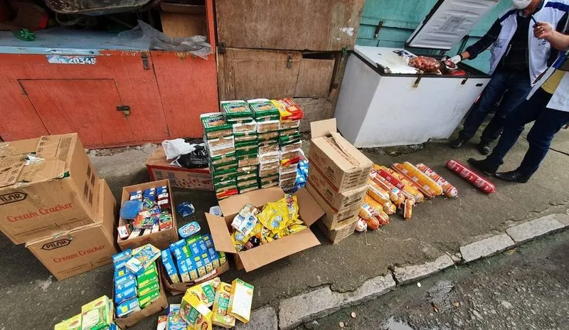 Imagem ilustrativa da imagem DUAS PESsOAS SÃO DETIDAS POR VENDa DE PRODUTOS VENCIDOS NO MERCADO