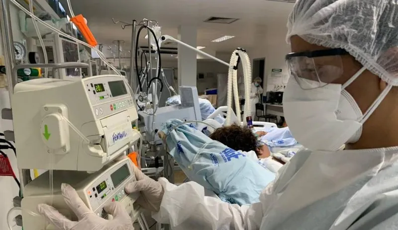Imagem ilustrativa da imagem EM PIOR MOMENTO DA PANDEMIA, JOVENS SÃO OS MAIS AFETADOS