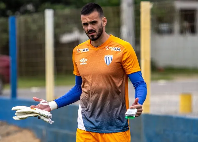 Goleiro Lucas Frigeri está de volta ao CSA e tem a chegada prevista a Maceió para esta quarta-feira (23)