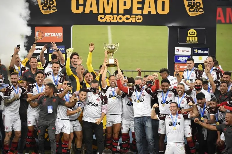 Flamengo levantou o seu troféu após vencer o Fluminense por 3 a 1, no sábado (22)