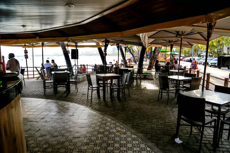 Com a mudança, os bares e restaurantes poderão abrir de 5h às 20h aos fins de semana e feriados