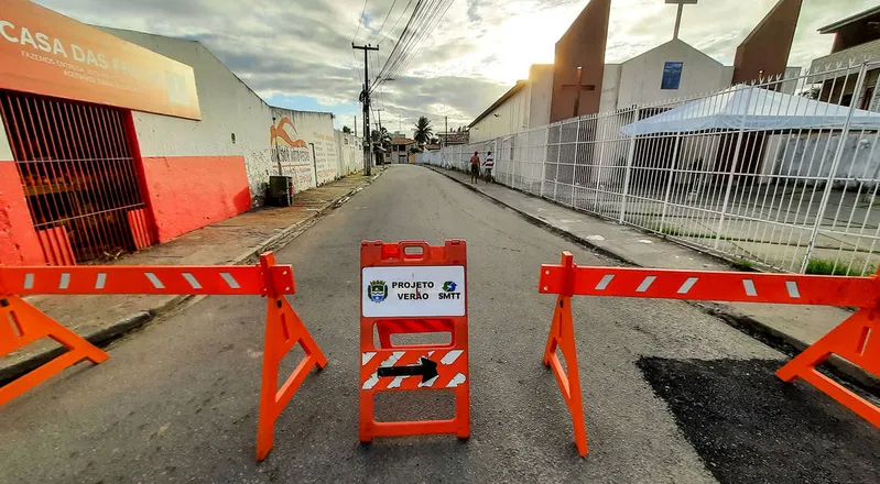 A previsão é que o trecho fique fechado por 15 dias, sempre das 7h às 17h