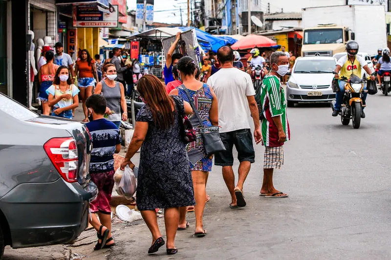 Em Maceió, cada grupo de 100 infectados pelo coronavírus, outros 106 são infectados