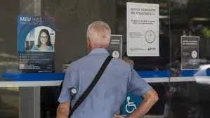 INSS diz que o beneficiário que perder o prazo poderá ter o benefício bloqueado

