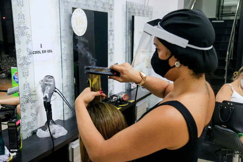 Profissionais tentam se adaptar às medidas impostas, mas movimento deixa a desejar