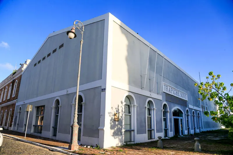 O prédio Trapiche Novo, onde funcionava o Banco do Brasil, no tradicional bairro de Jaraguá