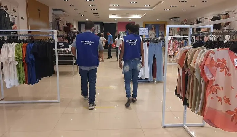 Segundo fiscais, valores dos itens, que vão de roupas a eletrônicos, variam de R$ 8,99 e R$ 6.999,00

