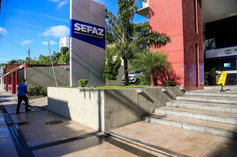 Maceió, 22 de outubro de 2020 
Prédio da Sefaz é evacuado após problema na caixa d'água alagar todos os andares em Maceió. Alagoas - Brasil.
Foto:@Ailton Cruz