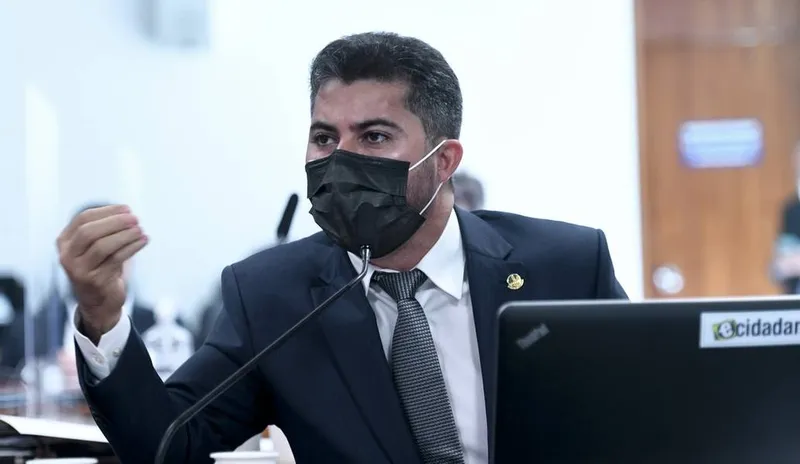 Marcos Rogério aponta que logo na segunda página do documento a cloroquina está listada