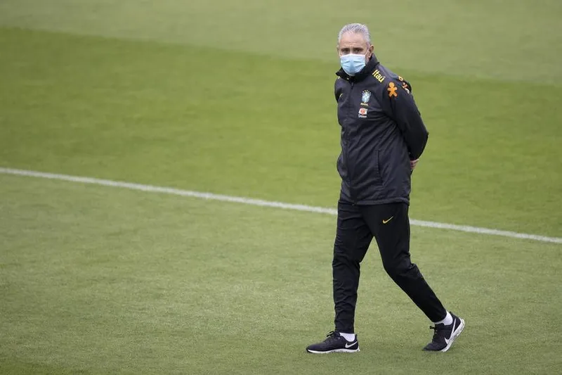 Técnico Tite comandou o treinamento da Seleção Brasileira, nessa segunda (21), visando ao jogo com a Colômbia