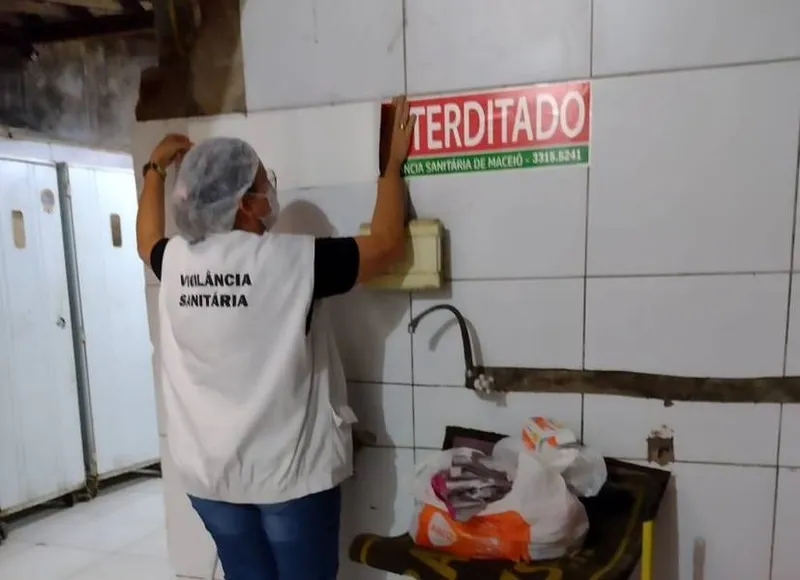 Imagem ilustrativa da imagem VIGILÂNCIA RECOLHE MAIS DE 800KG DE ALIMENTOS ESTRAGADOS