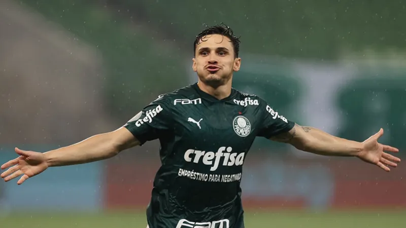 Raphael Veiga entra para a lista dos dez maiores artilheiros do Palmeiras no século