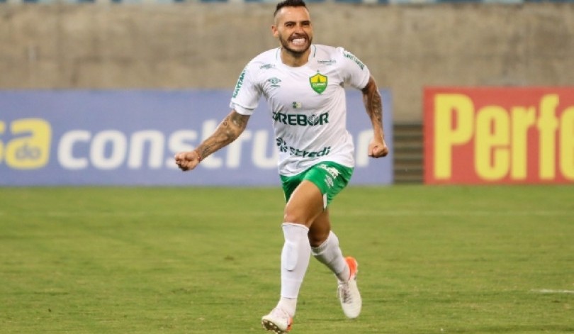 Volante Jean Patrick se apresenta no CT Ninho do Galo nesta quarta-feira (5)
